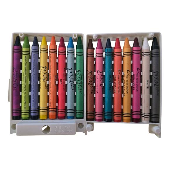 Vintage Duck Tales 16 Crayons w Built In Sharpener Disney Golden Books RARE - Picture 2 of 3